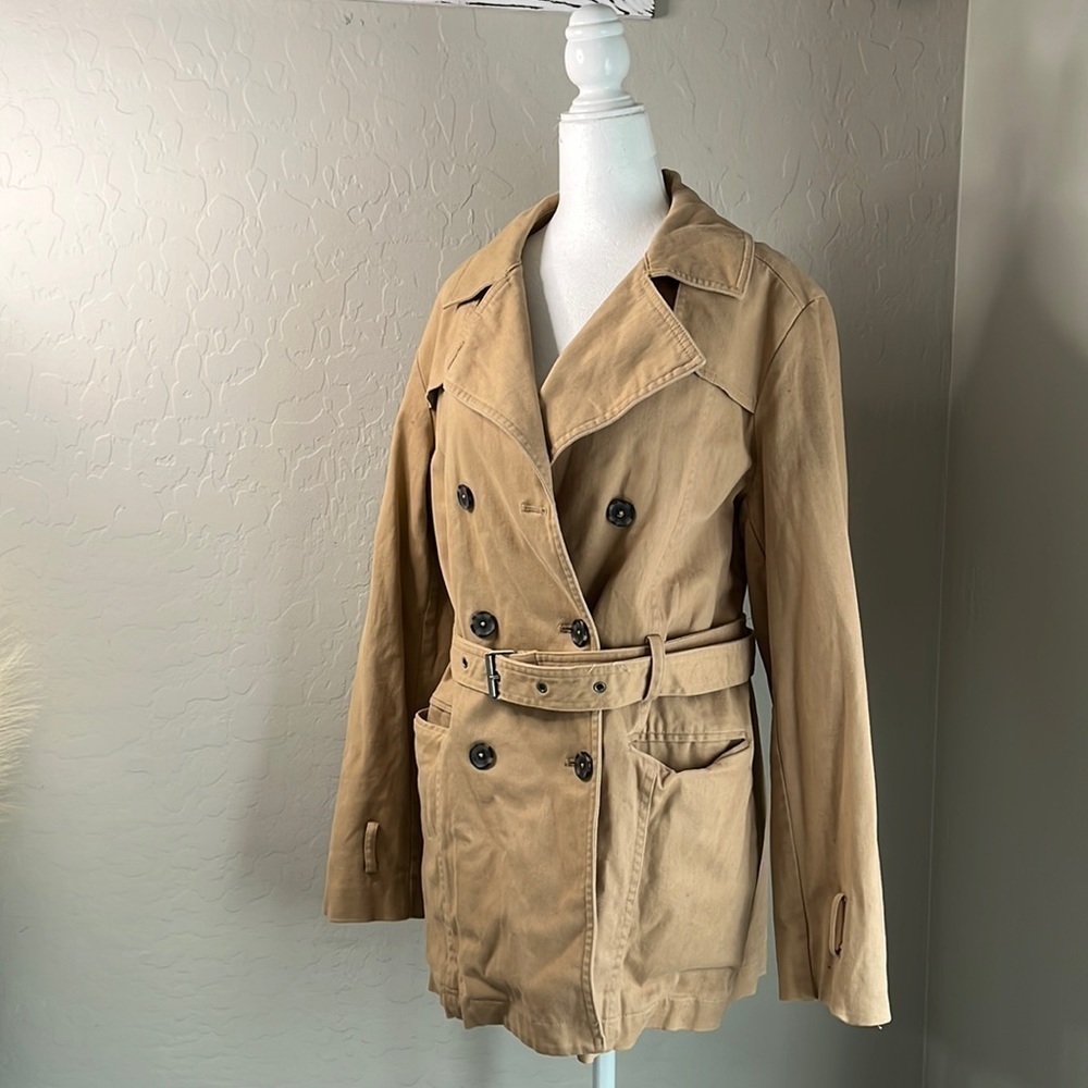 Gap tan khaki jacket mid length pockets buttons and lined with blue large